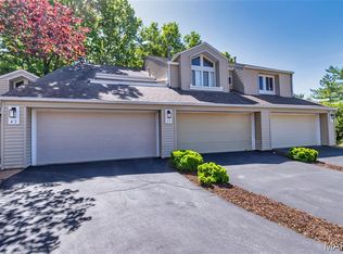 39 Ridgeview Circle Ct, Ballwin, MO 63021