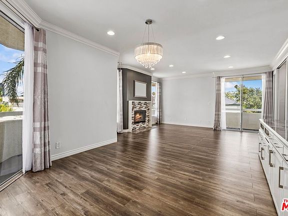 3rd image of 1002 S Burnside Ave APT 203