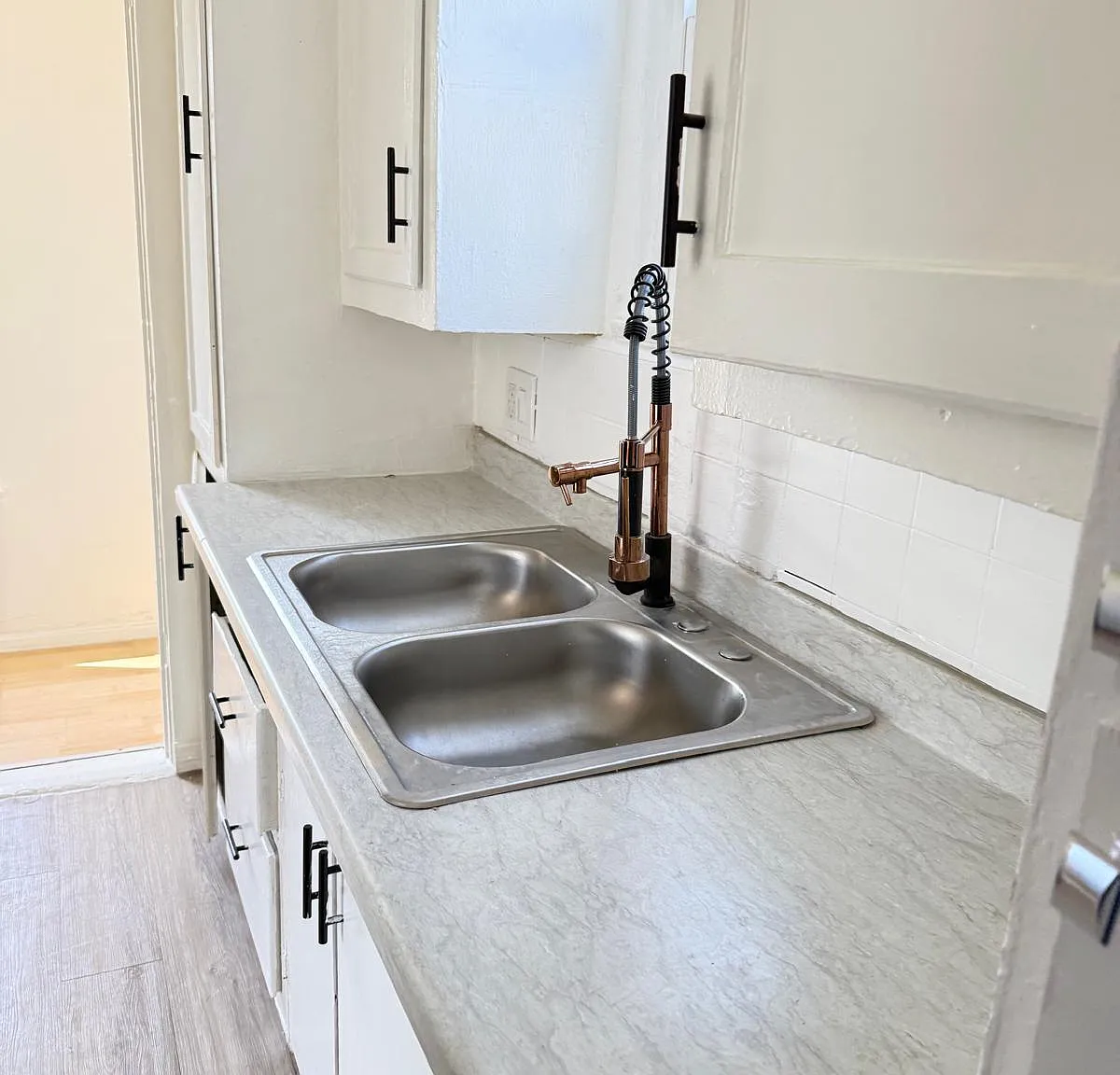1 bed, 450 sqft, $2,099 — Photo 2