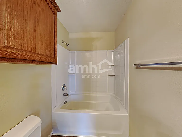 1100 Oakbrook St — Photo 24