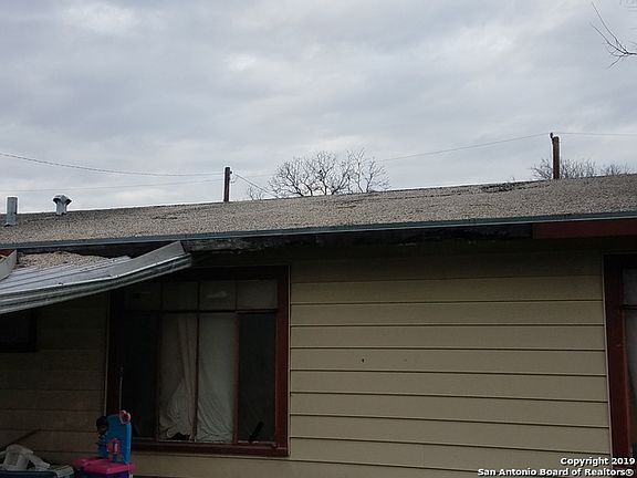 5th image of 122 Arnaz Dr