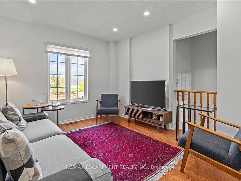 373 Fairgate Way — Photo 2