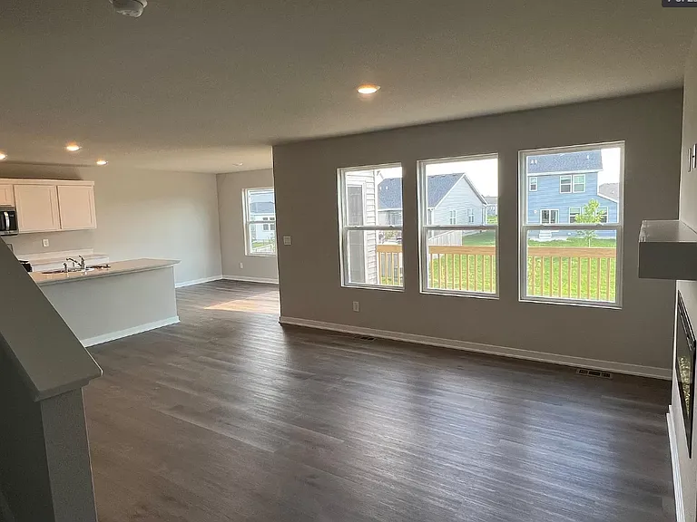 1190 NW Williamsburg Ln — Photo 5