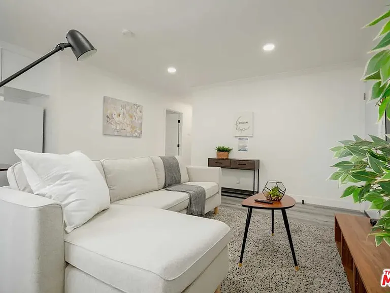 2417 S Budlong Ave #3 — Photo 4