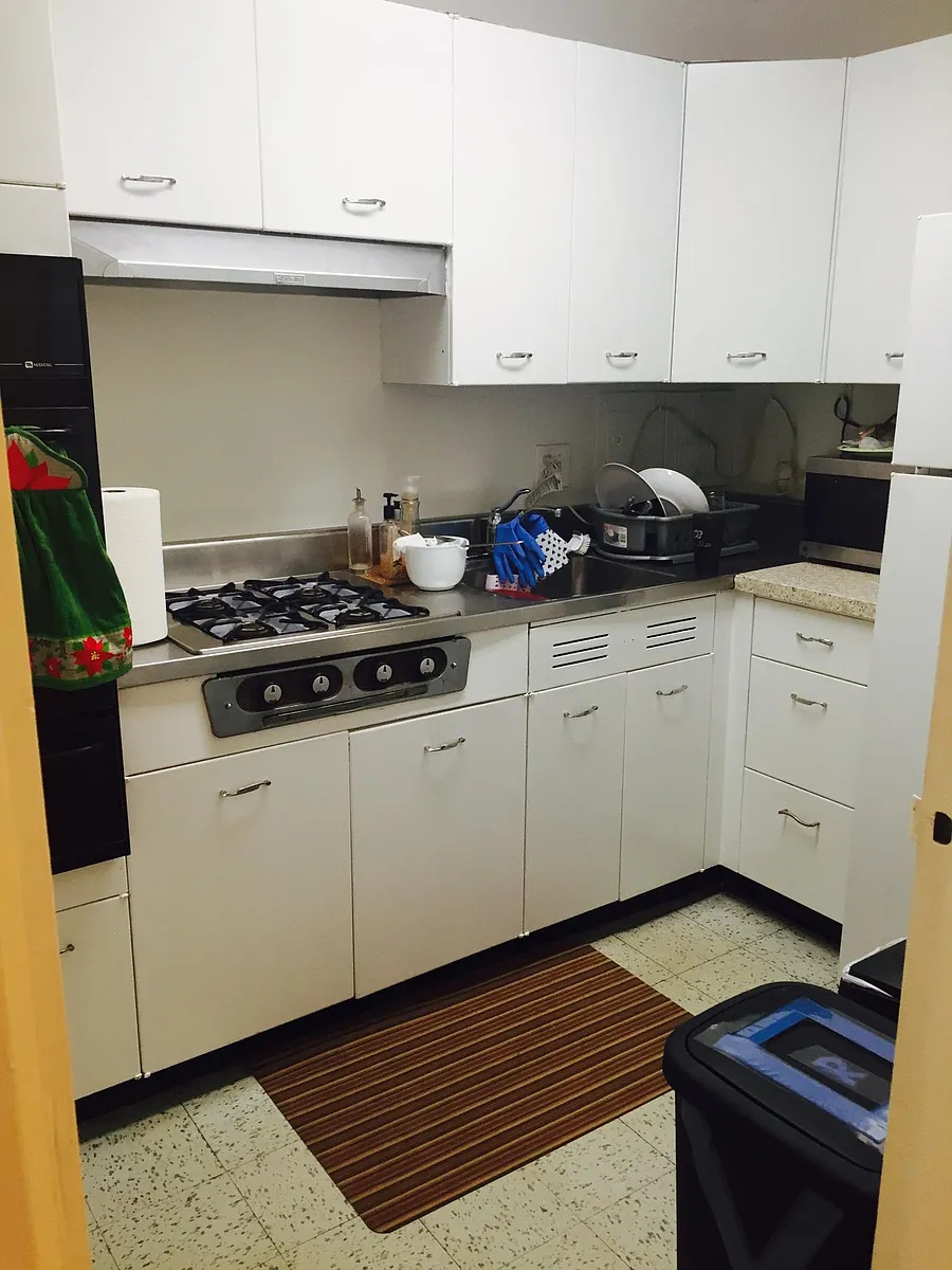 Kitchen - 2401 H St NW #412