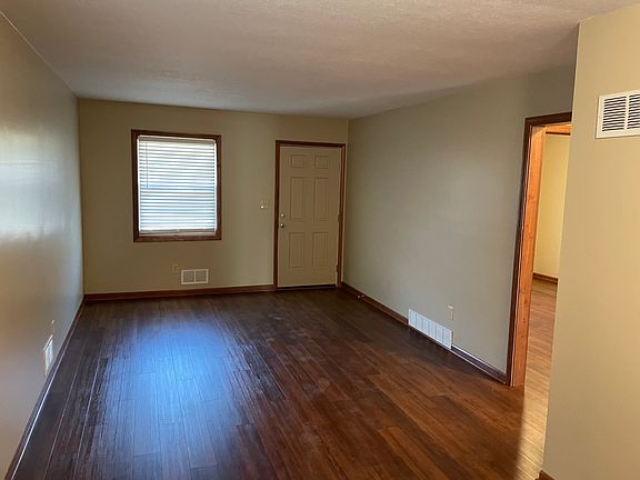 3rd image of 607 SE Florence Ave APT B