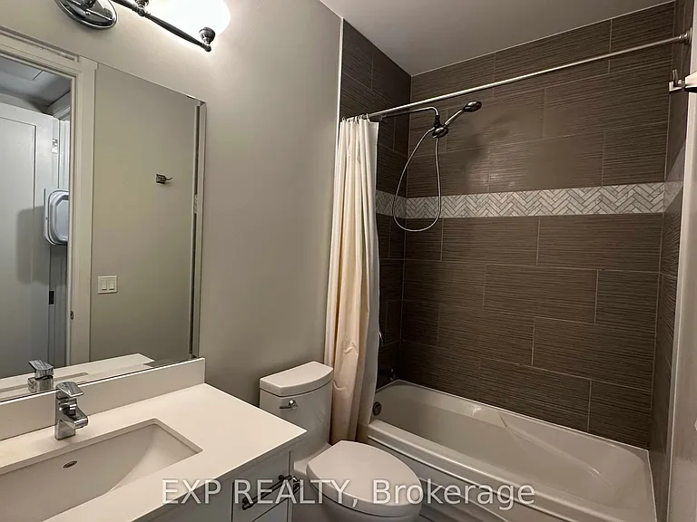 112 King St E #512 — Photo 10
