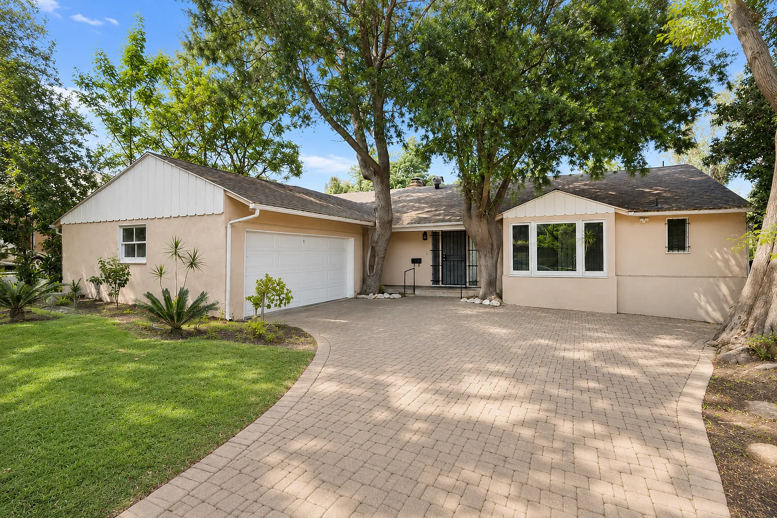 3 bed, 2740 sqft, $7,700 — Photo 1