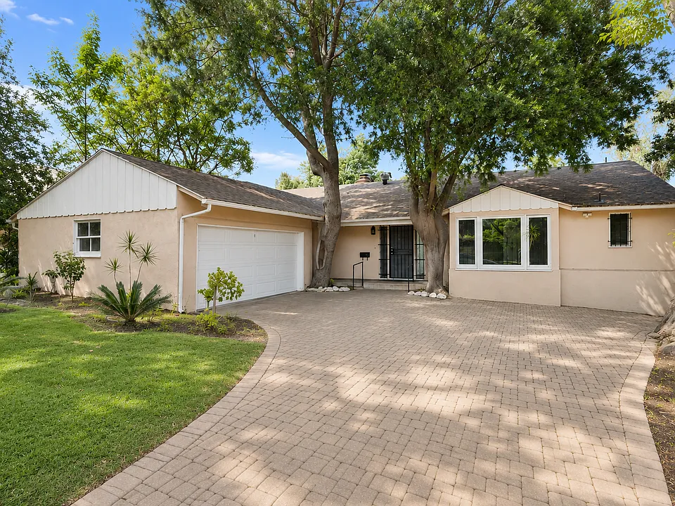 9149 Hillsboro Dr