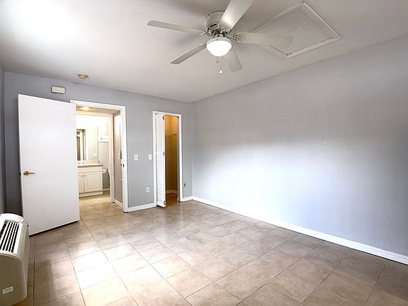 3rd image of 902 Orchid Dr