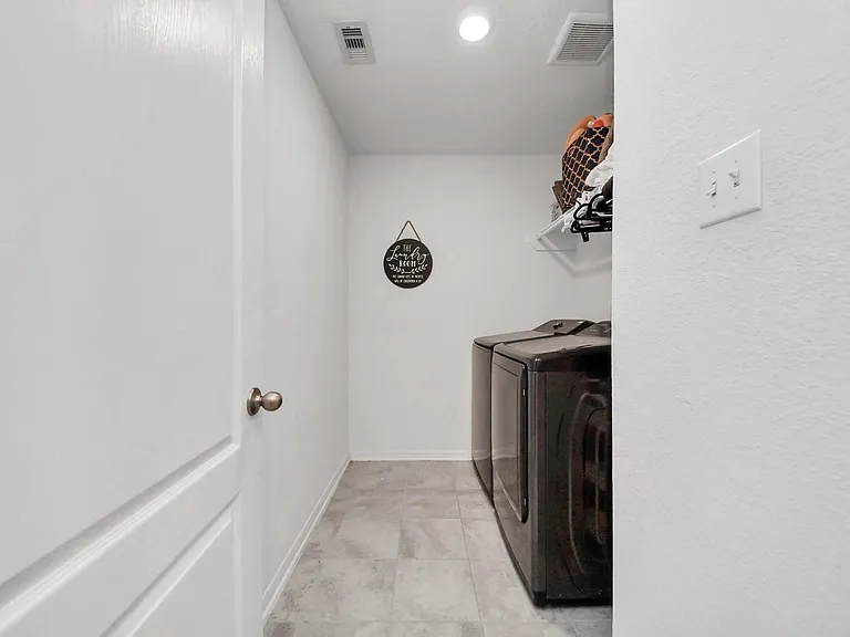 1509 Portola Dr — Photo 14