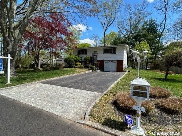 33 Deer Lane, East Setauket, NY 11733