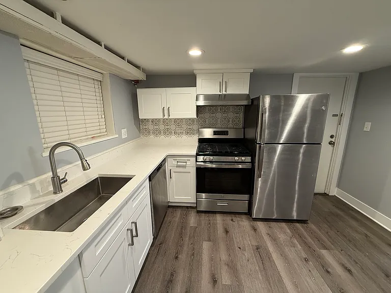 1226 Sherman Ave #1S — Photo 2
