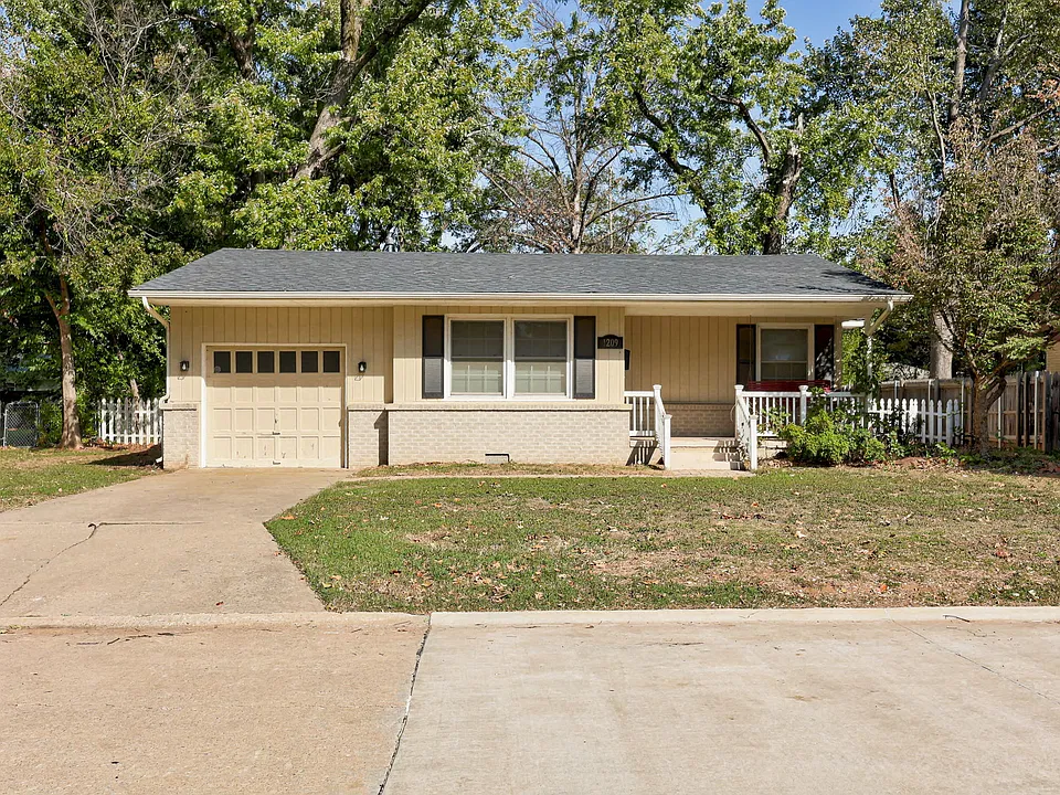 1209 Caddell Ln
