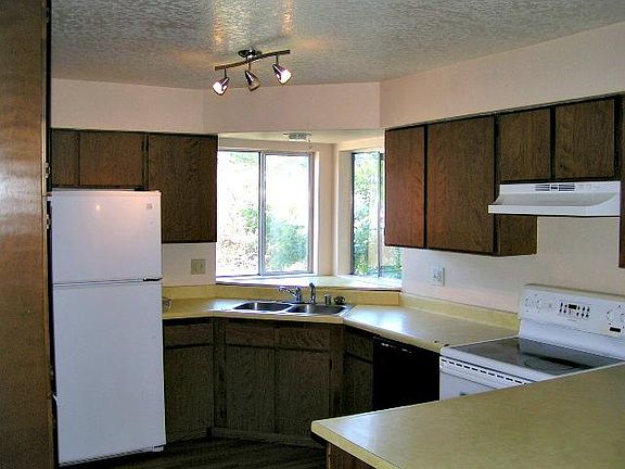 5th image of 4365 Walnut Dr