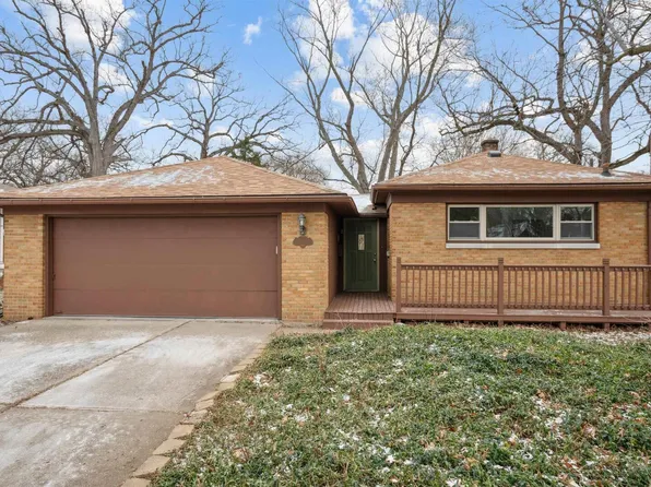 2020 12th St, East Moline, IL 61244