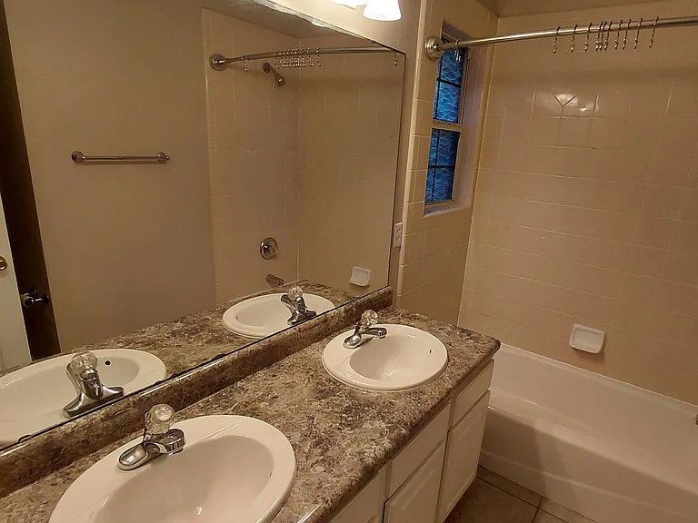 3508 Larkspur Ln — Photo 11