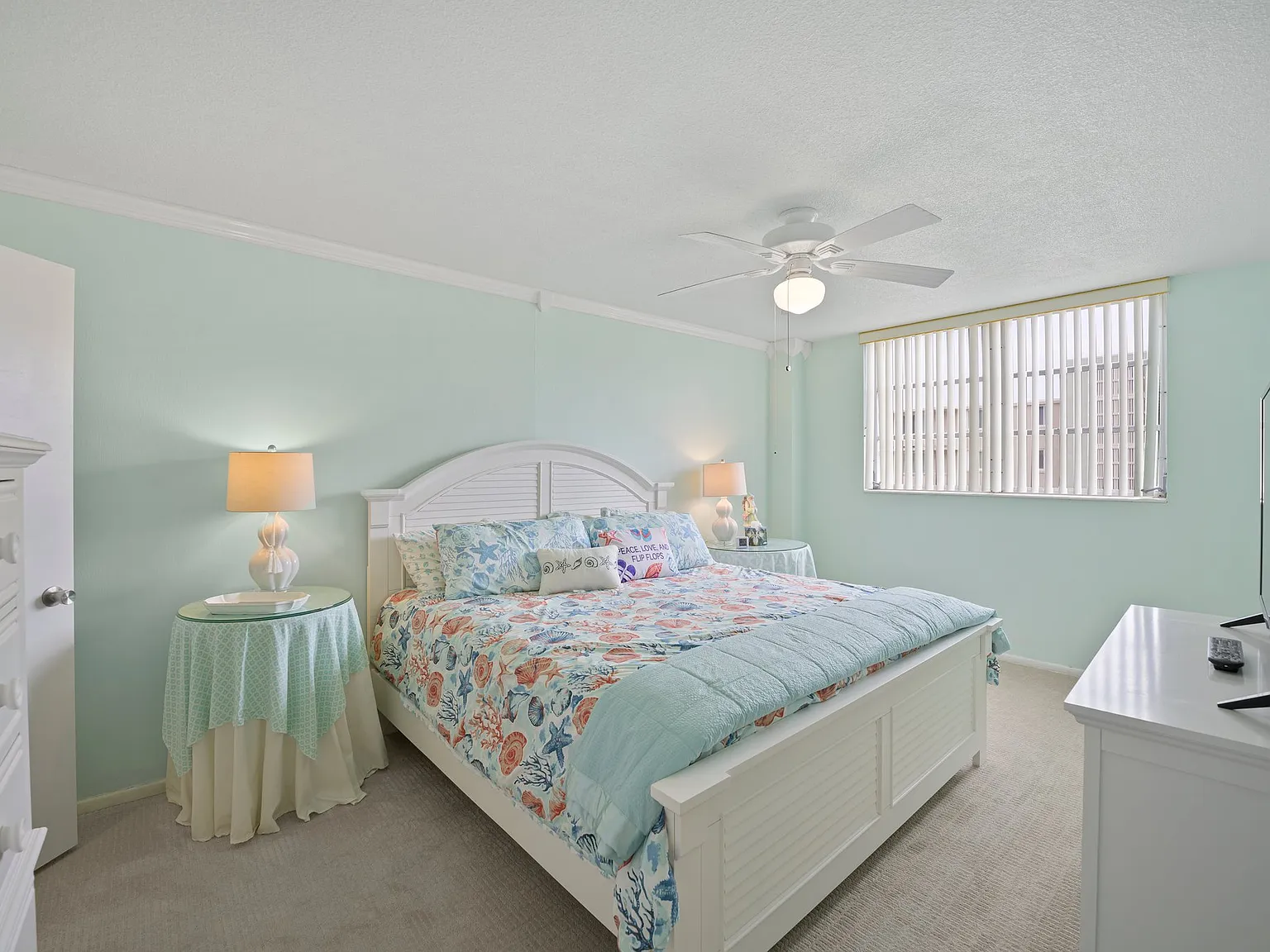 2 bed, 1.5 bath, 816 sqft, $2,800 — Photo 2
