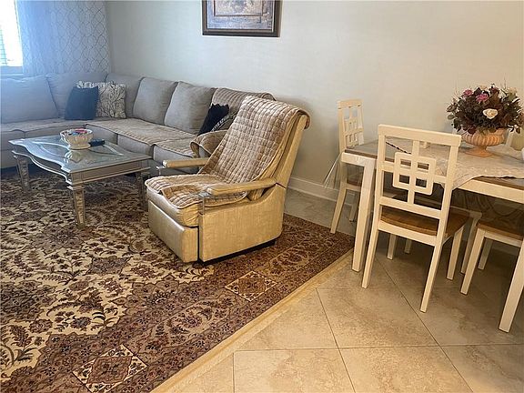 5th image of 6263 NE 19th Avenue #909