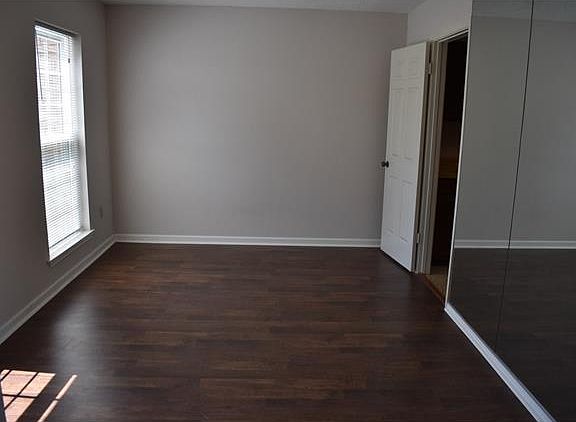 3rd image of 2405 Park Place Dr