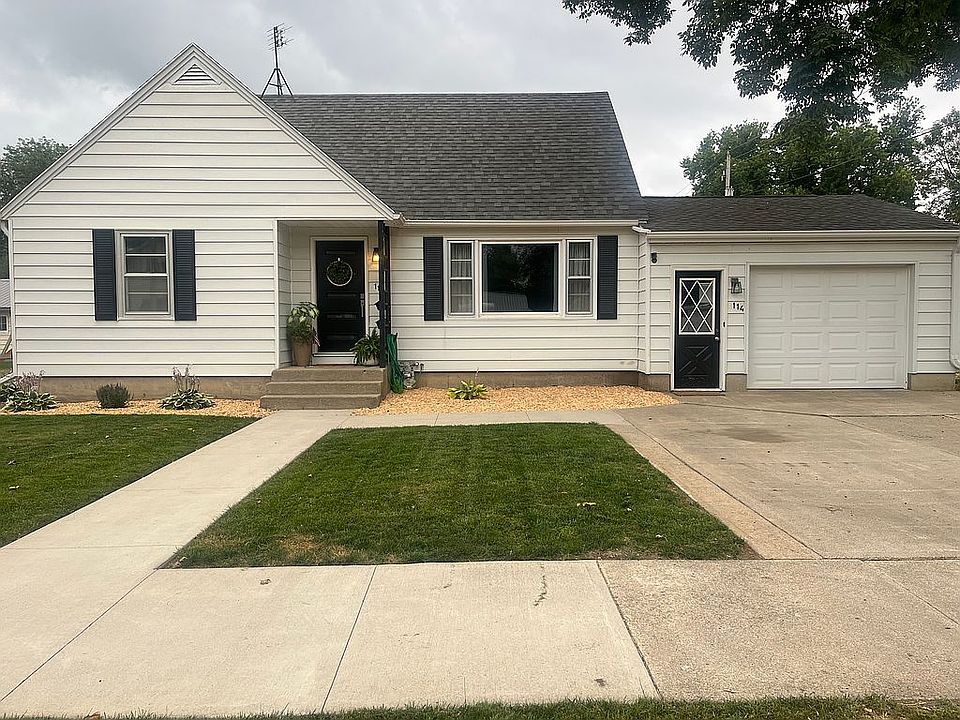 1st image of 114 4th St NE