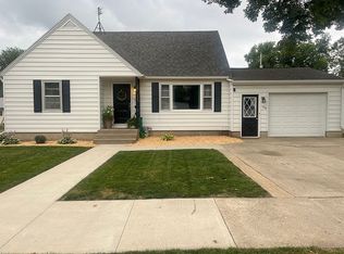 114 4th St NE, Le Mars, IA 51031
