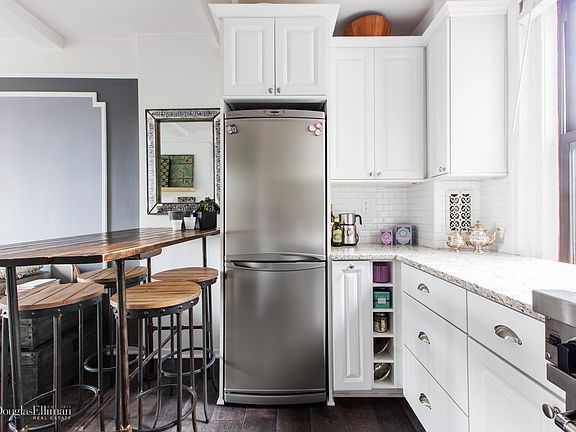 5th image of 226 E 12th St APT 8J