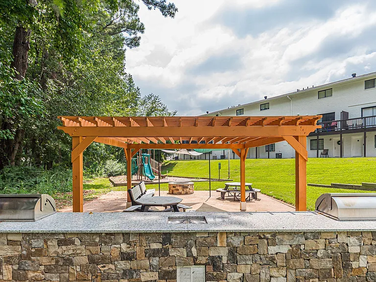 Pinewood Townhomes — Photo 14