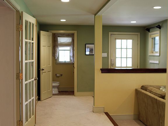 Family Rm Bath & Deck Access