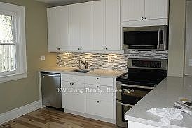 5th image of 196 Fairlawn Ave