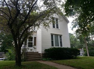 622 W 18th St, Cedar Falls, IA 50613