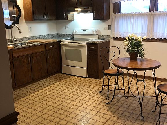 2nd image of 1060 W Kane St #3