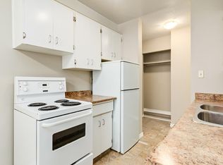 Beaumont Manor, Edmonton, AB T5H 3H4