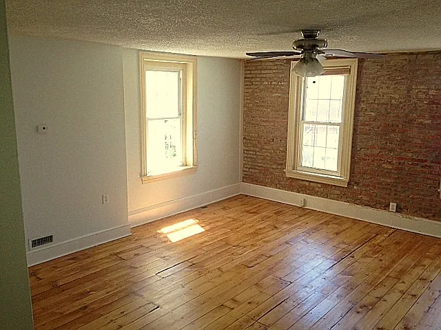 3 bed, 1500 sqft, $2,095 — Photo 4
