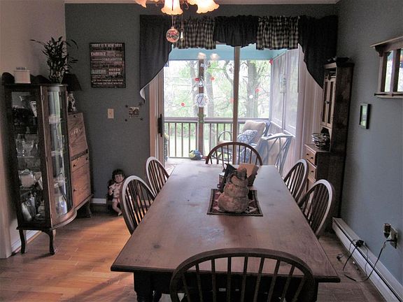 5th image of 135 Carol Dr