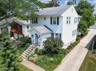 213 Walker Ave, Clarendon Hills, IL 60514