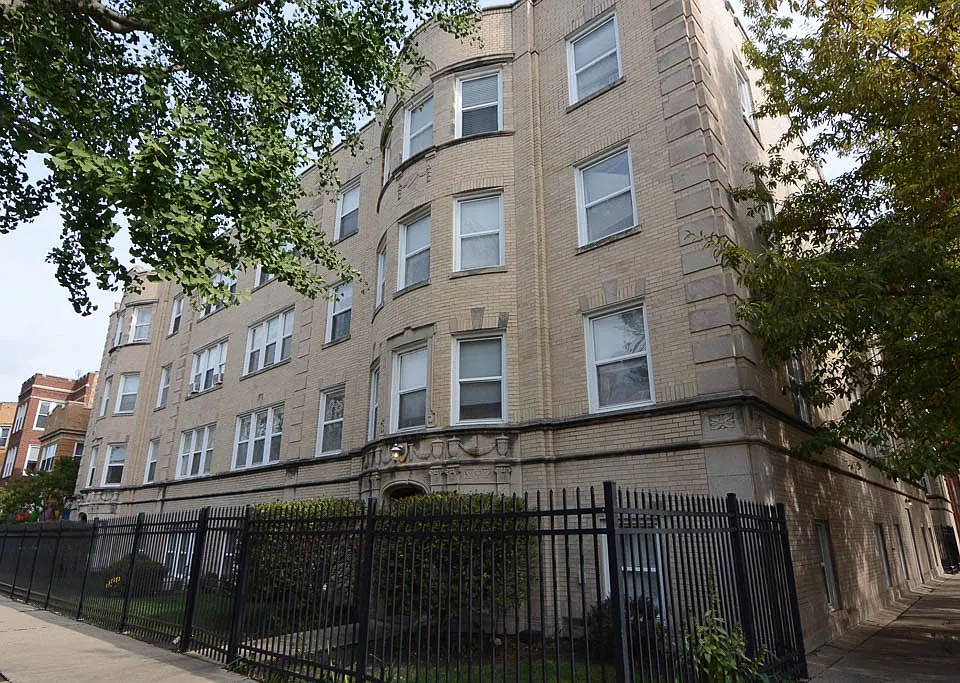 6305 N Claremont Ave #3
