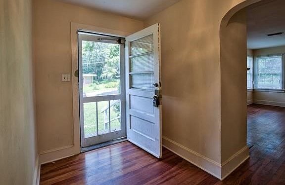 3rd image of 325 E Palmer Ave