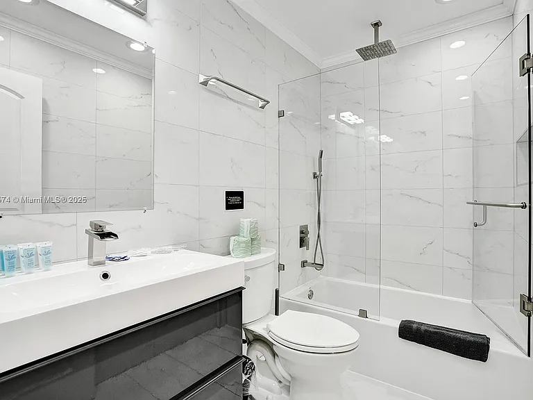 947 Washington St — Photo 36