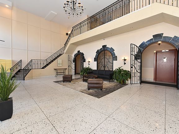3rd image of 370 W Broadway Floor 6