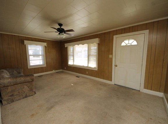 2nd image of 905 1st St