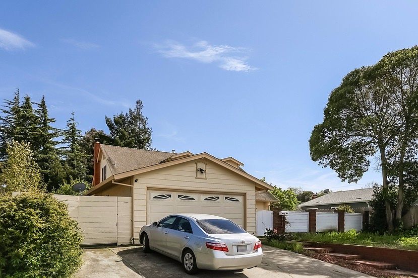2nd image of 1205 Shawn Dr