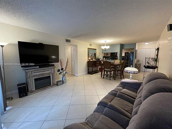 10135 NW 9th Street Cir #5-203, Miami, FL 33172 | Zillow