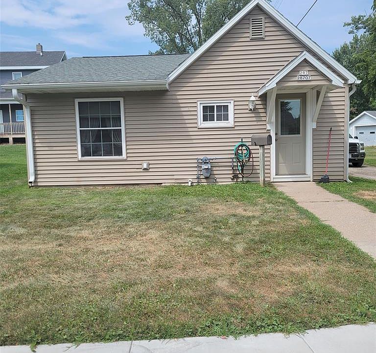 1st image of 207 Owen Street