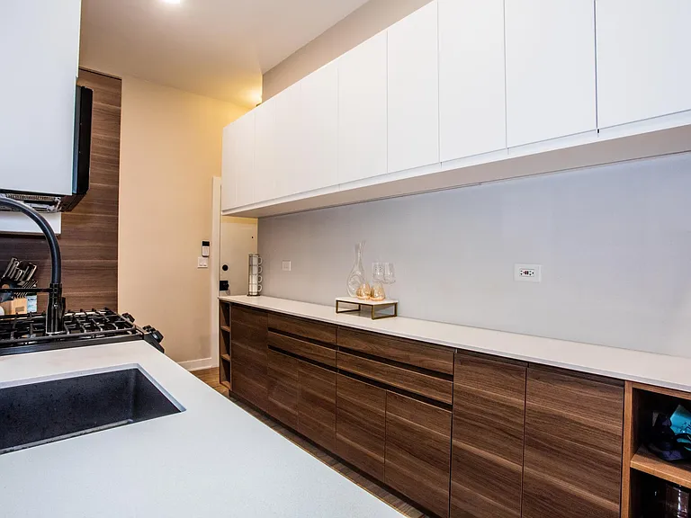 2115 W Dickens Ave #1F — Photo 13