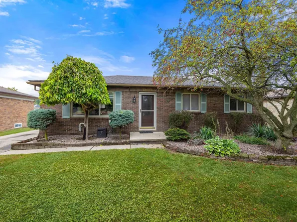 48316 Menter Dr, Chesterfield, MI 48047