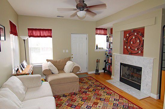 2nd image of 2551 W Sunnyside Ave #3