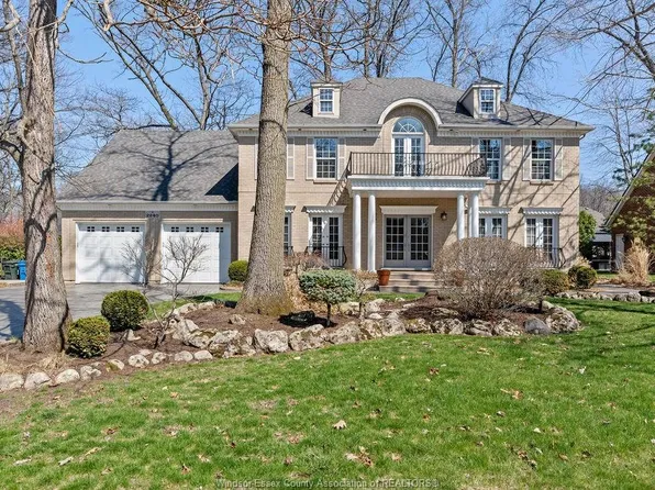 2240 Suzanne St, Lasalle, ON N9H 2K3