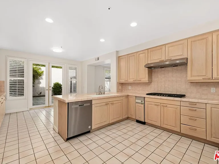 11815 Folkstone Ln — Photo 18