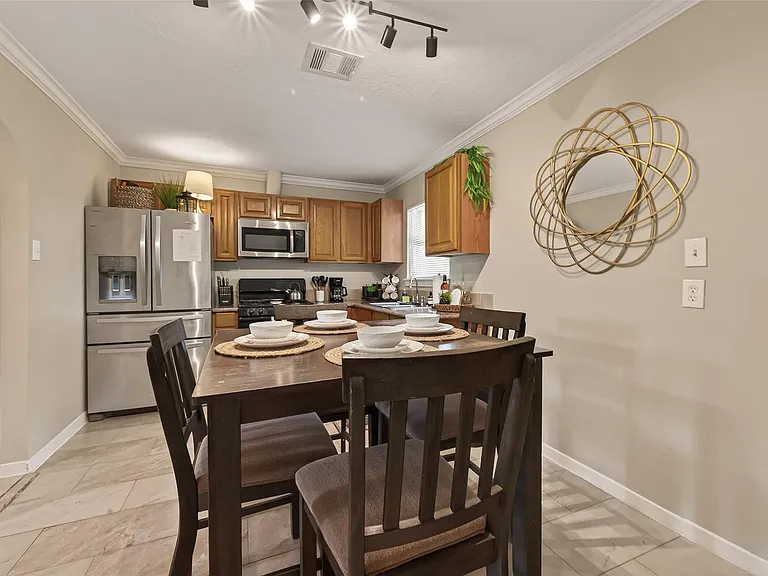 515 Ogilvie St — Photo 5